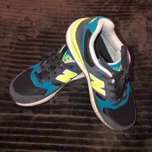 New balance tennis shoes